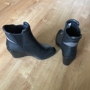 Sorel wedge boots. 7.5